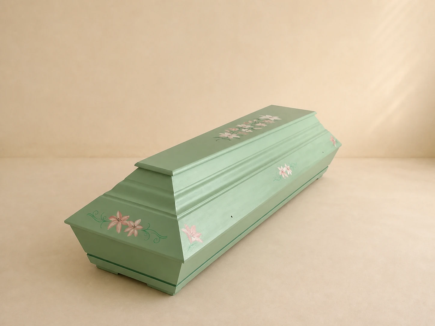Lilie — celkový pohled z čela, přirozeně usazený na podlaze