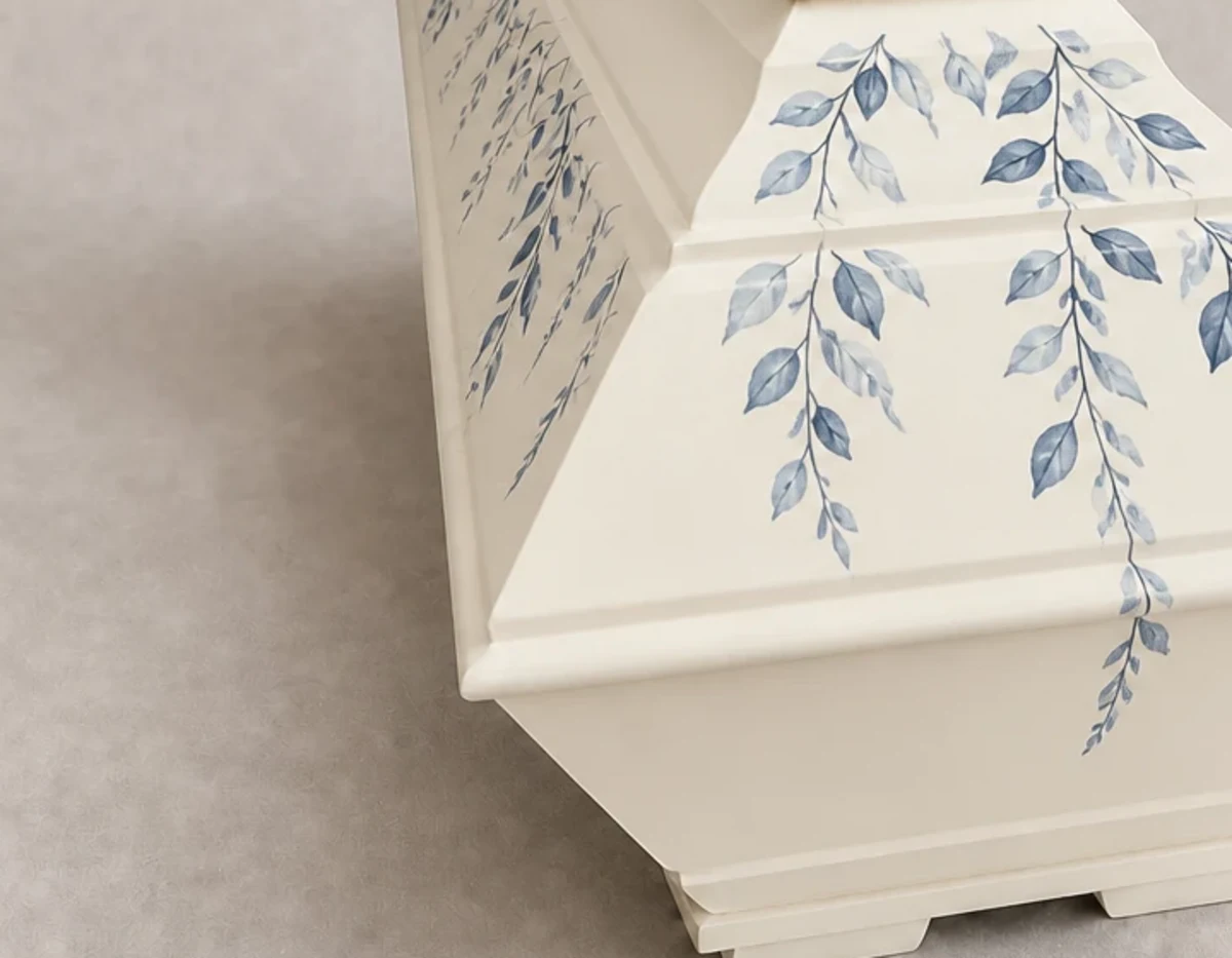 Větve v modři — detail akvarelové malby
